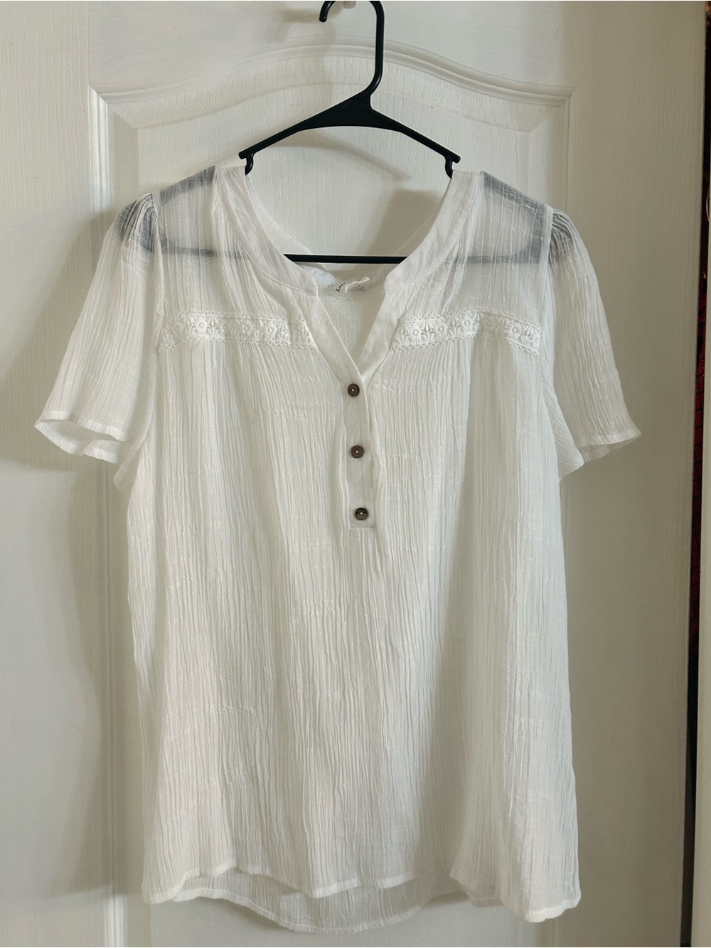 Late August White Button-Front Short Sleeve Top - size large, fits closer to med